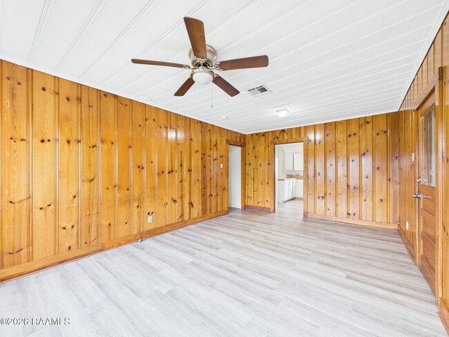 Building Photo - 528 St Julien Ave