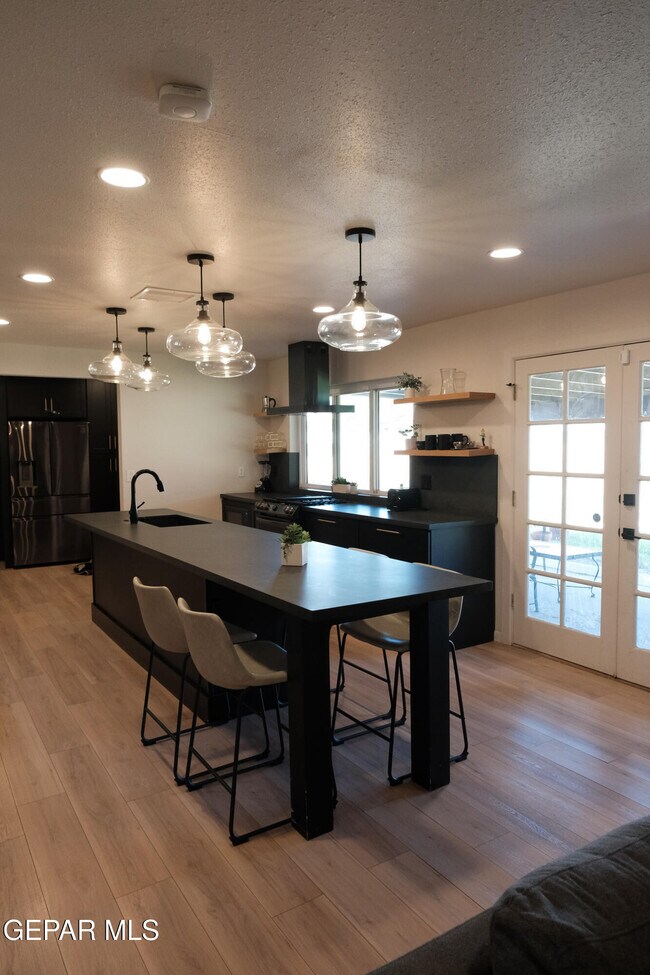 Building Photo - 9001 Lait Dr