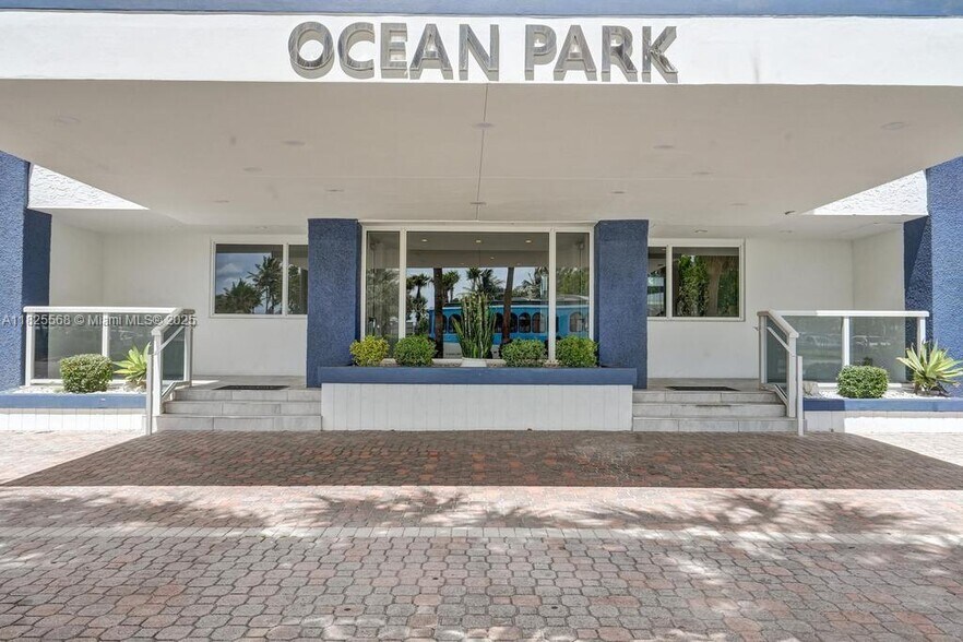Building Photo - 6450 Collins Ave