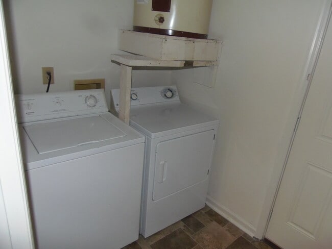 Building Photo - Charming 1 Story Brick Home