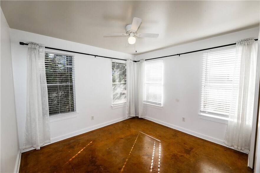 Building Photo - 1305 Lorrain St