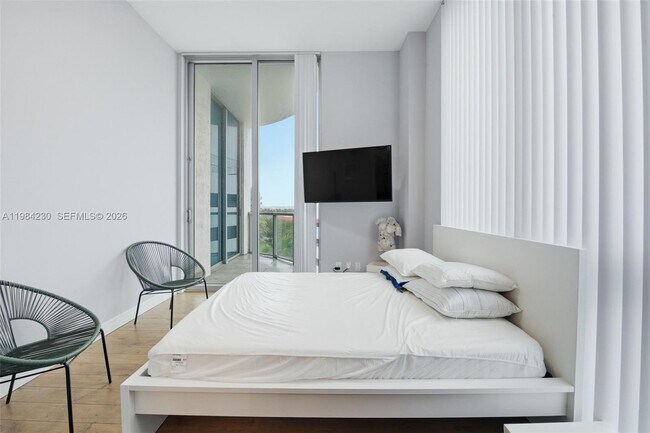 Building Photo - 3029 NE 188th St