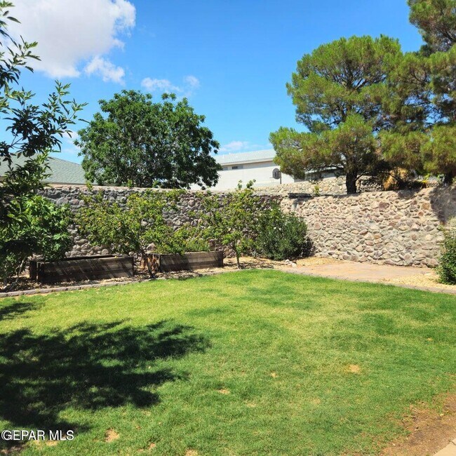 Building Photo - 7337 Canyon Run Dr