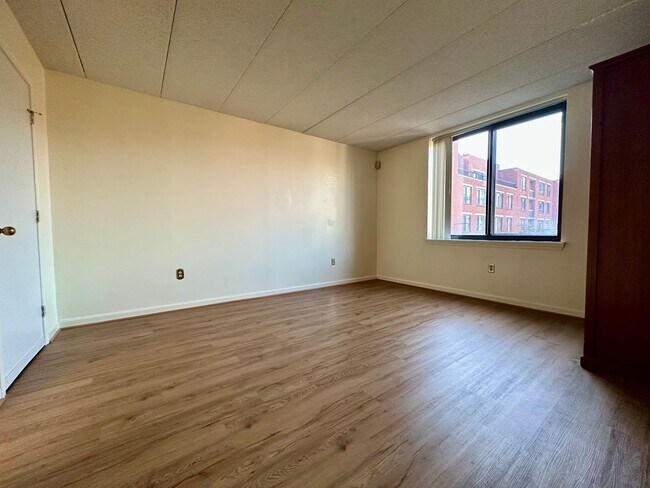 Building Photo - Allston 2-bed/1-bath with Laundry in Unit