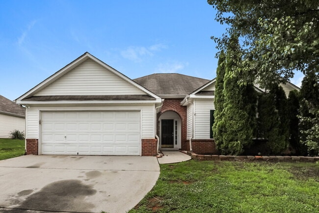 Building Photo - 5280 Yellow Pine Dr