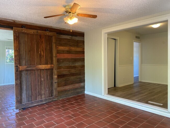 Building Photo - 3 Bed 1 Bath w/ 1 car garage West-Side Fort Collins Ranch