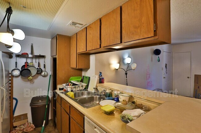 Building Photo - 1111 E University Dr