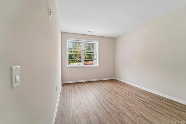 Building Photo - 214 Tower Ridge Cir