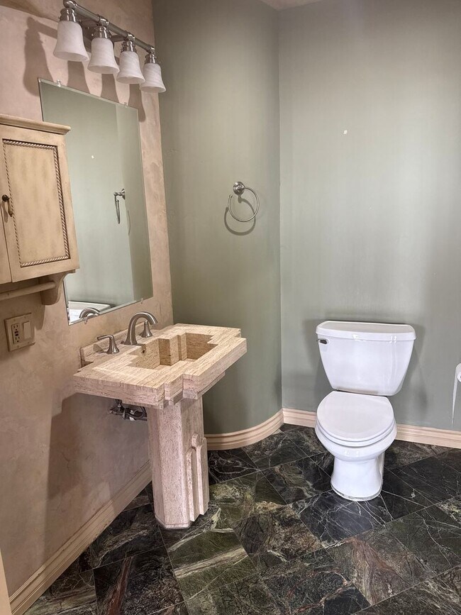 Building Photo - 100 N Arlington Ave