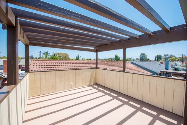 Building Photo - COSTA MESA: 3 Bedroom Single Story Home with a Pool