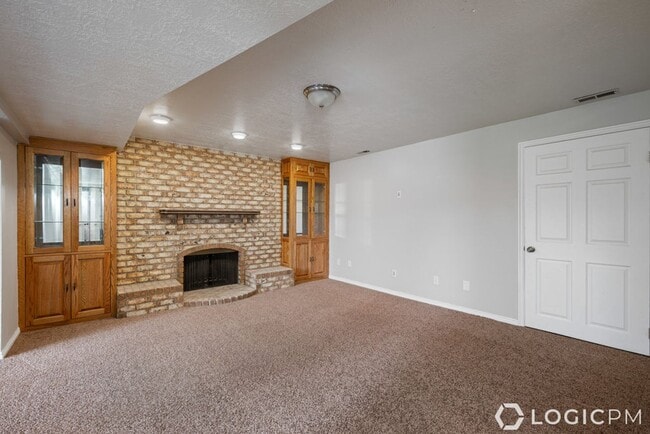 Building Photo - 10328 Countrywood Dr
