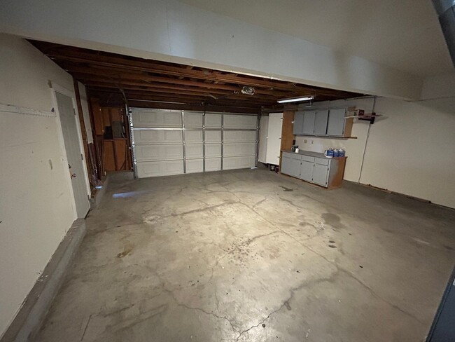 Building Photo - Spacious 4 Bedroom 2.5 Bath Home Antioch