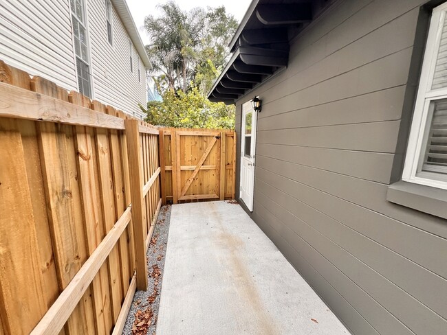Building Photo - 2414 Formosa Ave