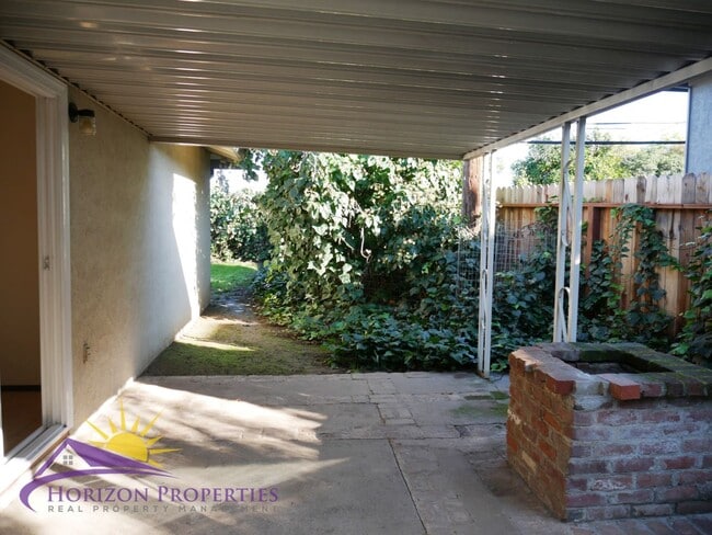 Building Photo - 2741-2743 El Caprice Dr