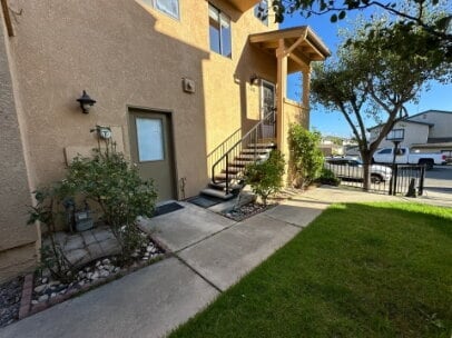 Building Photo - Pet Friendly