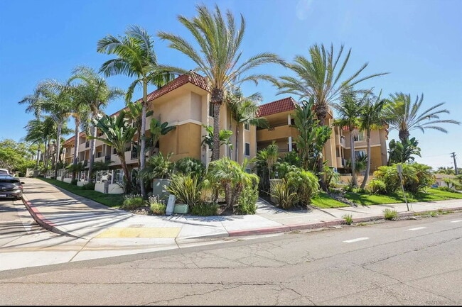 Building Photo - 7555 Linda Vista Rd
