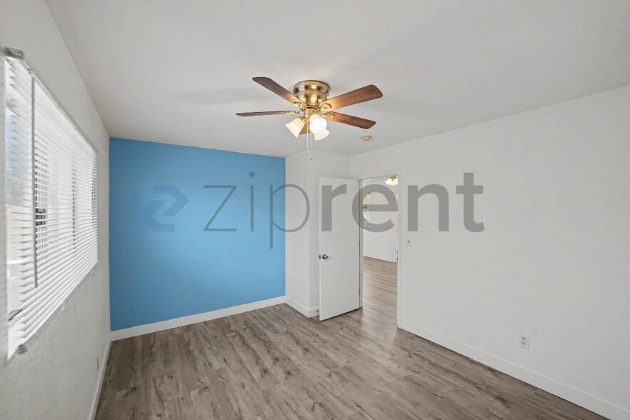 Building Photo - Unit