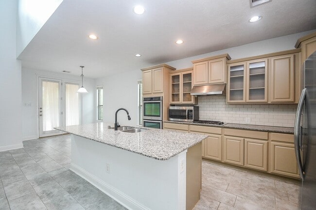 Building Photo - 8343 Sedona Ridge Dr