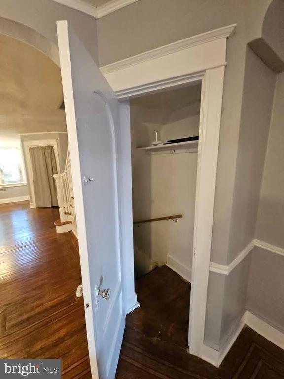 Building Photo - 5736 Woodcrest Ave