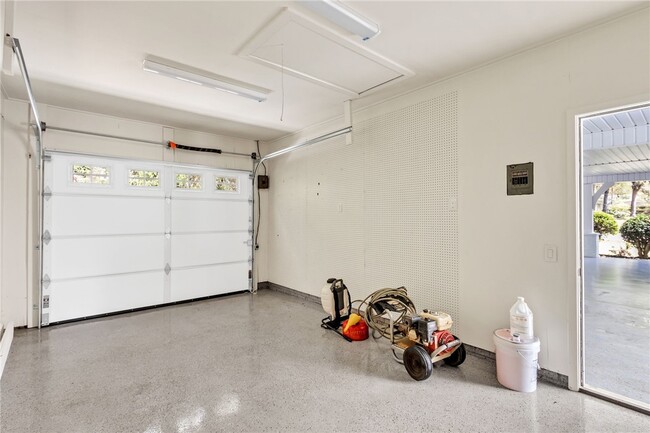 Building Photo - 405 Playground Rd