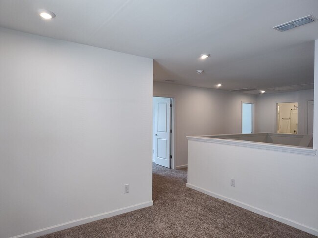 Building Photo - Move-in Ready home Located in The Parkside...