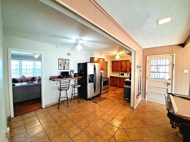 Building Photo - 1351 Janis Dr