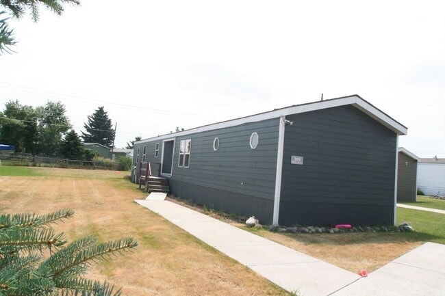 Building Photo - 3 br 2 bath manufactured centrally located