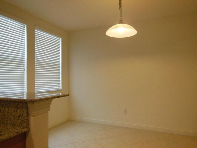 Building Photo - 590 Amador Ln