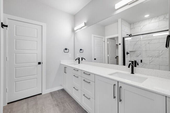 Building Photo - AVAILABLE NOW! NEW LUXURIOUS DUPLEX LOCATED ON 1-ACRE LOT IN MIDLOTHIAN, TX!