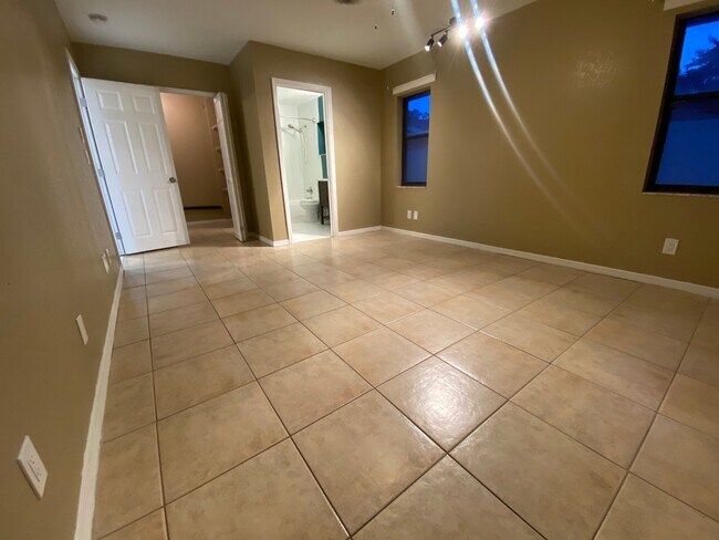 Building Photo - 10401 County Lake Dr