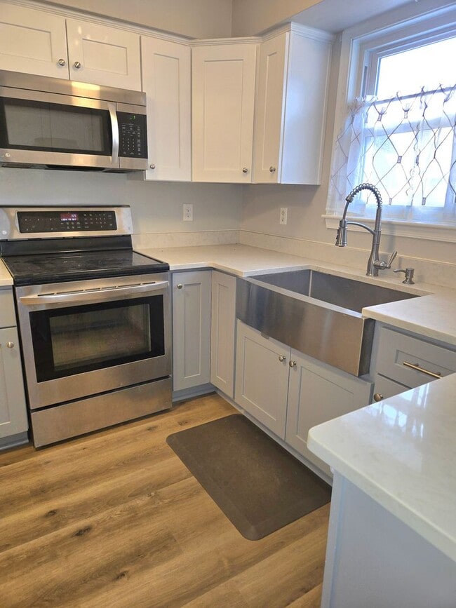 Building Photo - Beautiful Single Family Home!