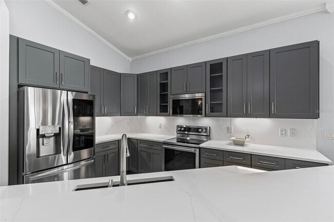 Building Photo - 13 Village View Dr