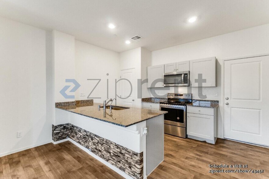 Building Photo - 4118 Lunar Cyn Ave