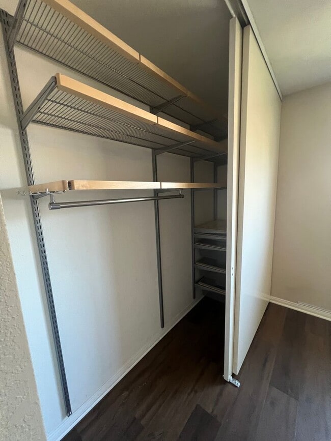Building Photo - Lovely Condo bordering North Park & South ...