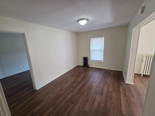Building Photo - 372 S Midler Ave
