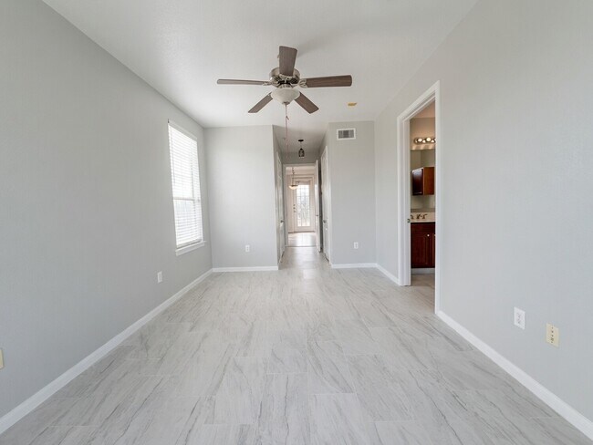Building Photo - 7575 Kirby Dr