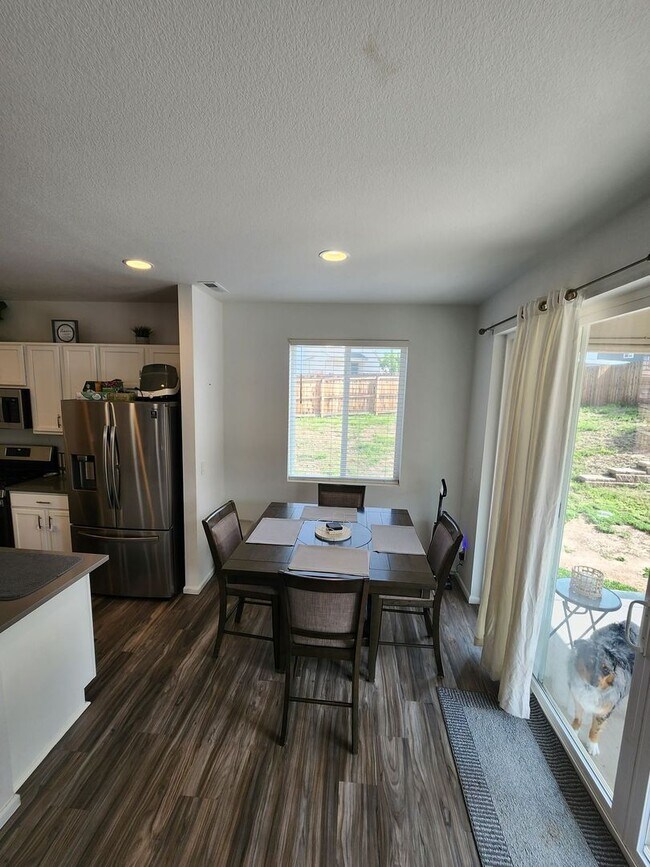 Building Photo - Beautiful 3-Bed, 3-Bath Home on a Spacious...