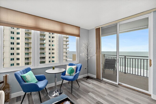 Building Photo - Spacious Oceanfront Condo