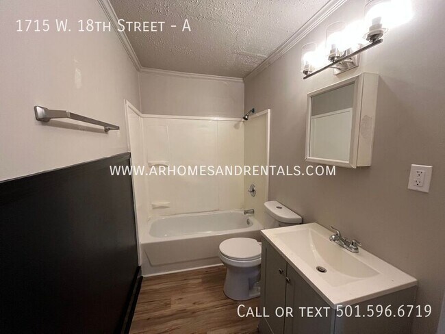 Building Photo - 1715 W 18th St