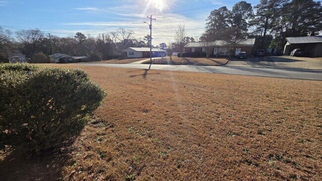 Building Photo - Updated 3-Bedroom Home with Open Layout and Large Backyard