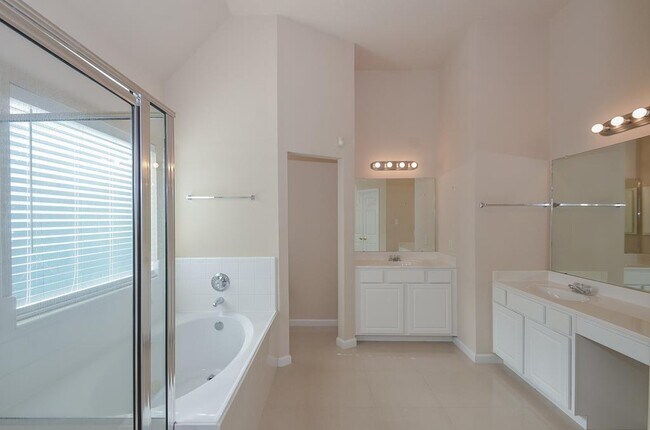 Building Photo - 2135 Brinton Oaks Ct