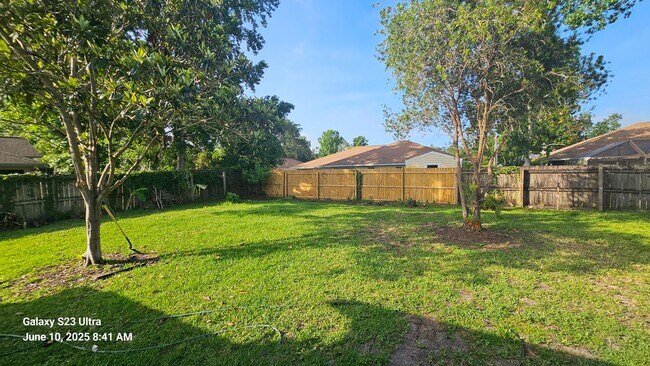 Building Photo - Charming 3 Bedroom, 2 Bath, 2 Car Garage H...
