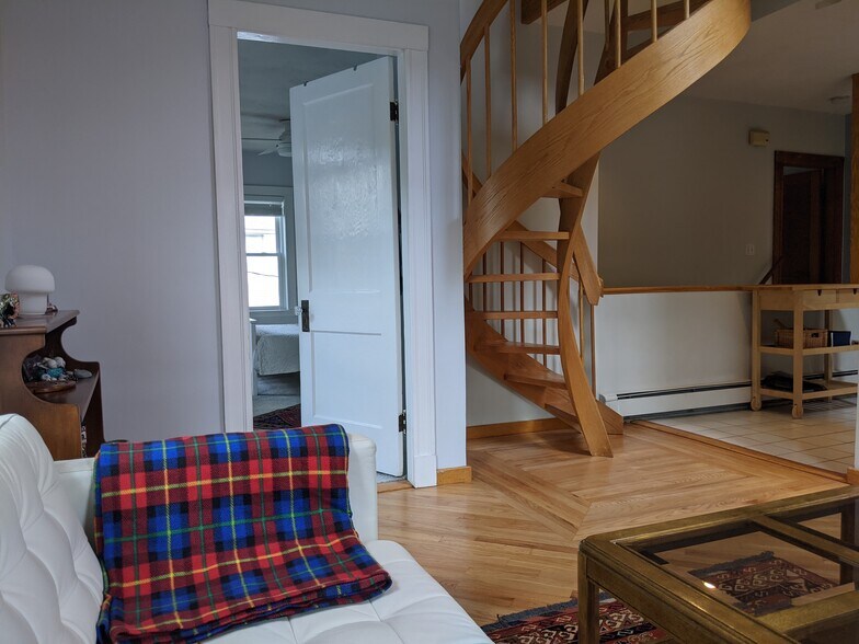 Building Photo - 184 White St