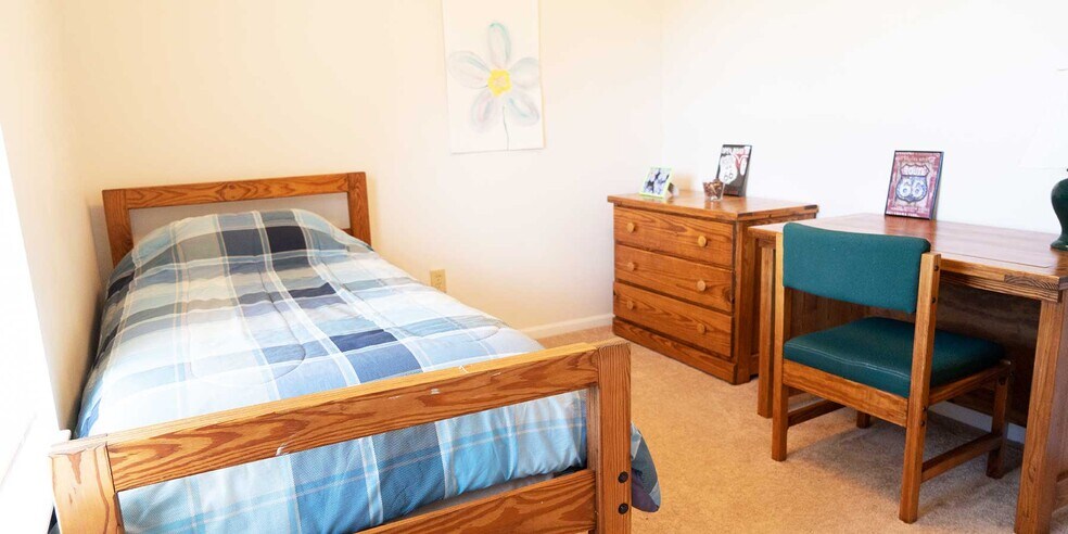 Bedroom(Stock photo) - 15 S Shafer St