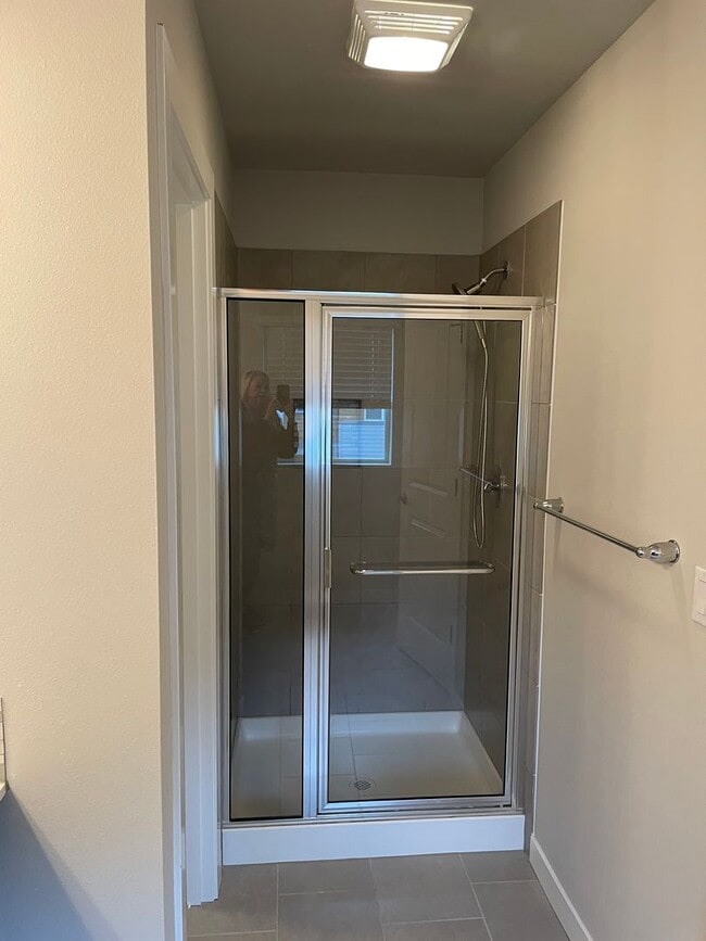 Building Photo - Stunning 3 bedroom 2.5 bathroom Townhome in Bothell!