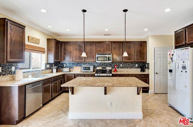 Building Photo - 27060 Mountain Willow Ln