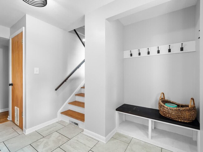 Building Photo - 670 Treeside Dr