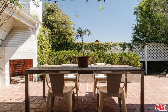 Building Photo - 231 S Thurston Ave