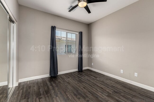 Building Photo - 1367 S Country Club Dr