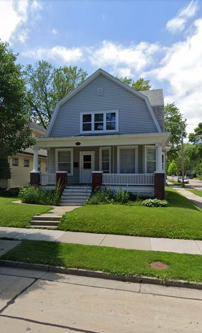 Building Photo - 1300 Grove Ave